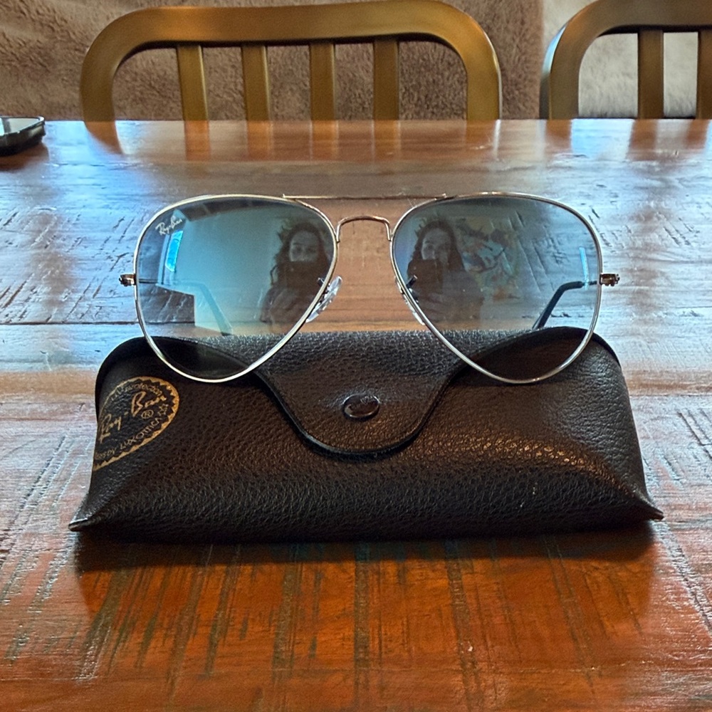 Ray-Ban Stylish Silver Aviator Sunglasses